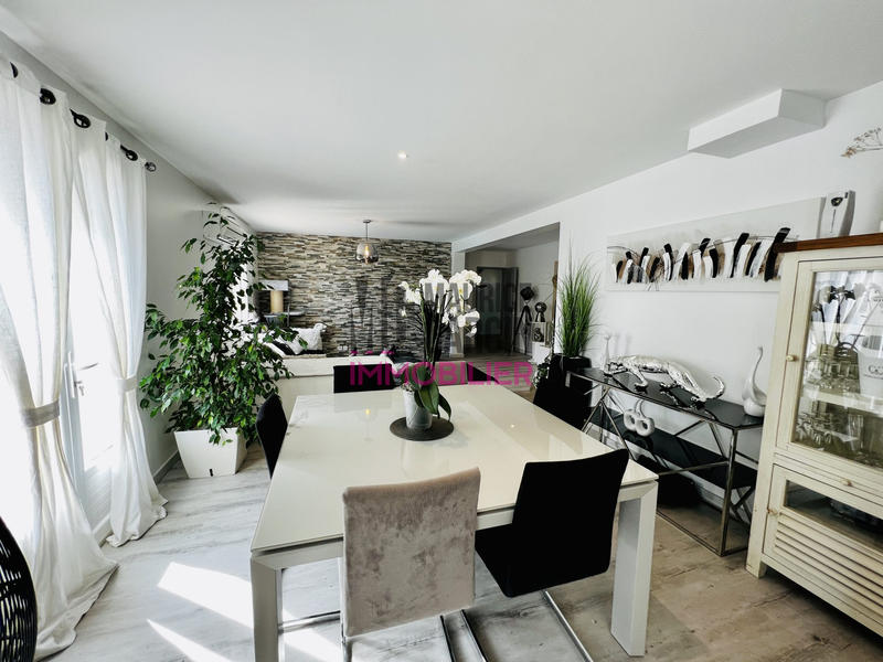 Maison - 203 m² - 7 pièces