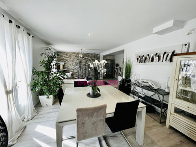 Maison - 203 m² - 7 pièces