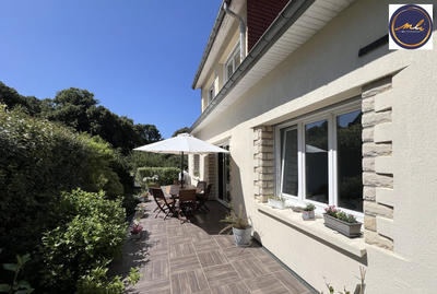 Maison traditionnelle - 187 m² - 8 pièces