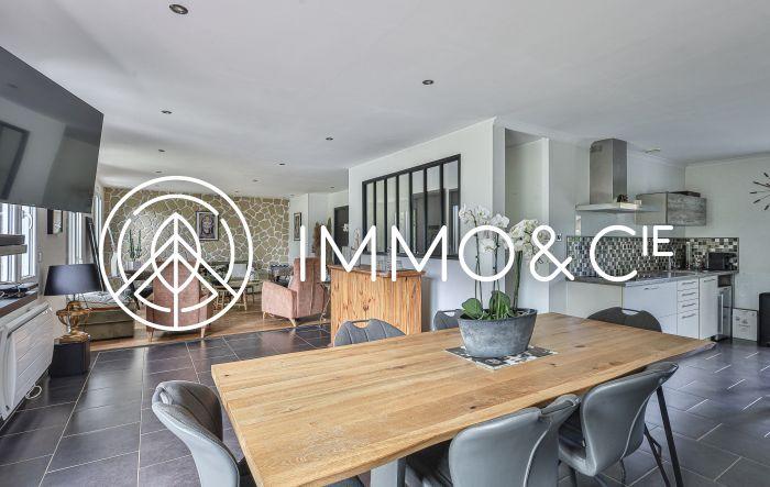 Maison - 215 m² - 5 pièces