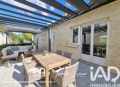 Maison - 206 m² - 8 pièces