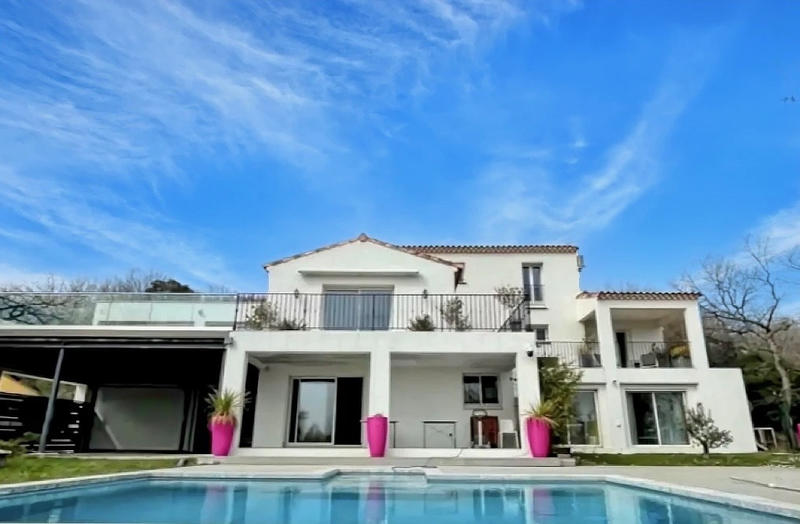 Maison - 314 m² - 9 pièces