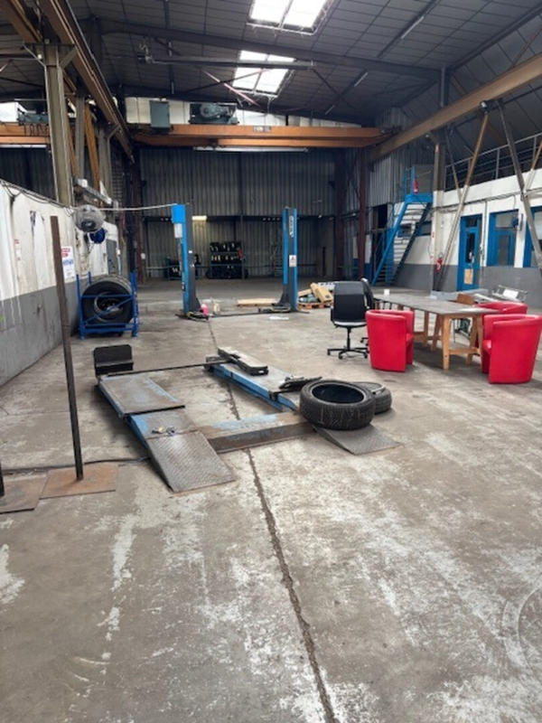 Local d'activité / Entrepôt - 1 100 m²