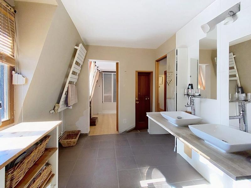 Maison - 207 m² - 8 pièces