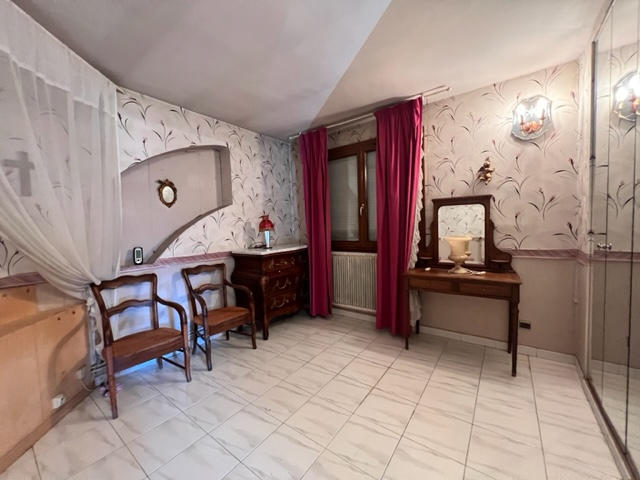Maison - 210 m² - 11 pièces