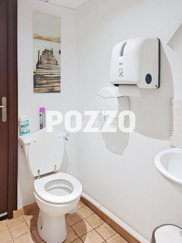 Local commercial - 85 m² - 5 pièces