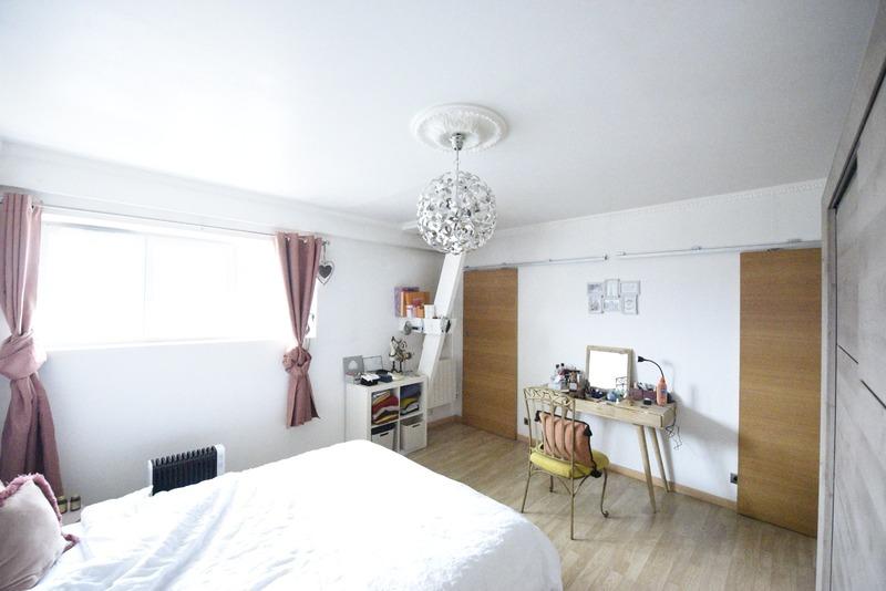 Maison - 235 m² - 6 pièces