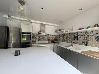 Maison - 250 m² - 6 pièces