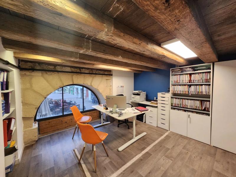 Magasins - 140 m² - 7 pièces