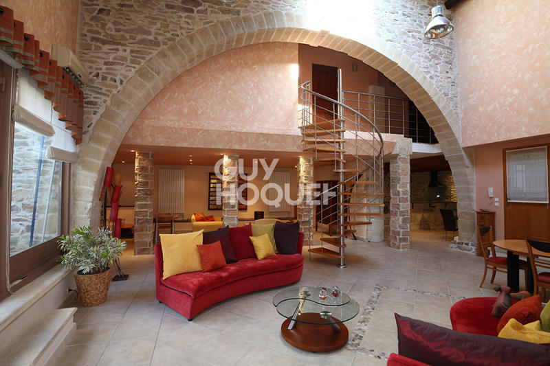 Maison - 220 m² - 5 pièces