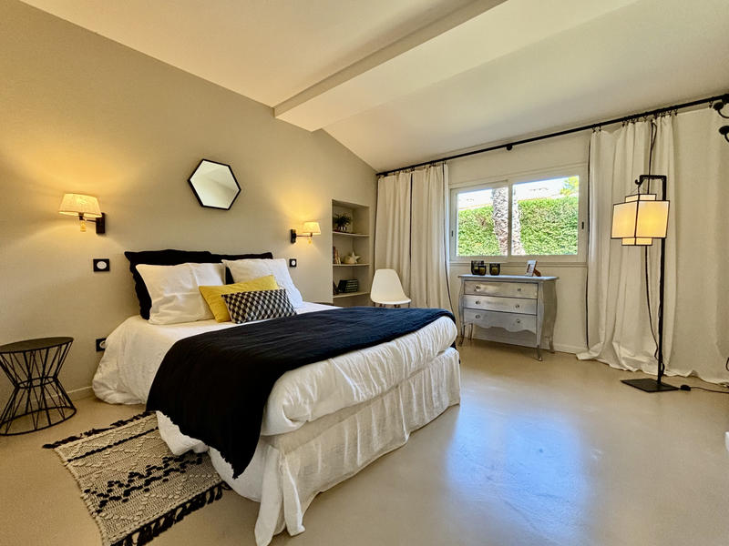 Villa - 282 m² - 8 pièces