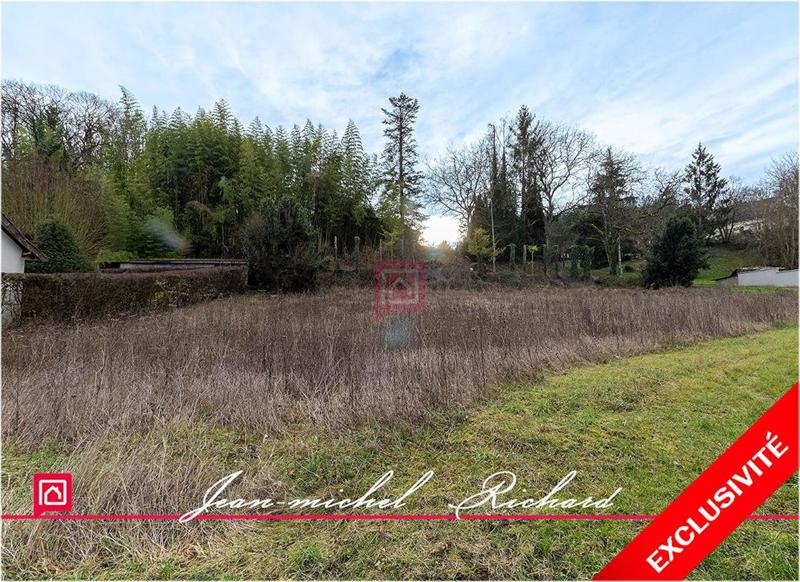 Terrain constructible - 1 050 m²