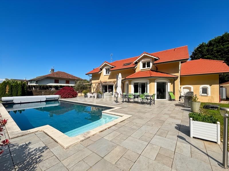 Maison - 261 m² - 7 pièces