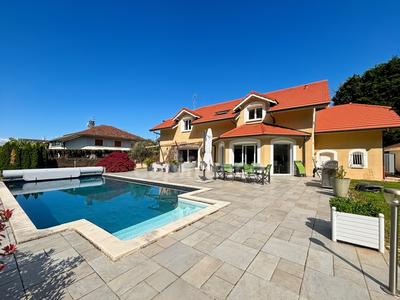 Maison - 261 m² - 7 pièces