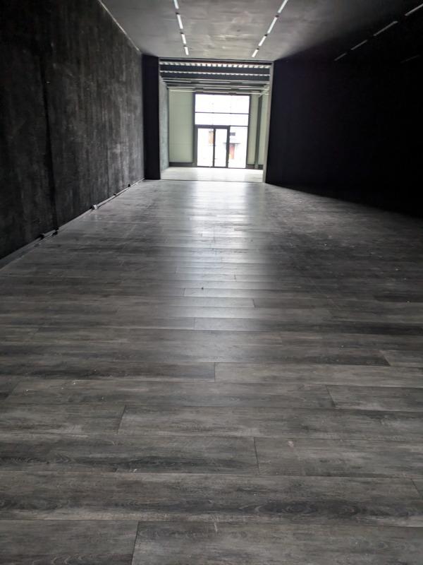 Local commercial - 549 m² - 1 pièce