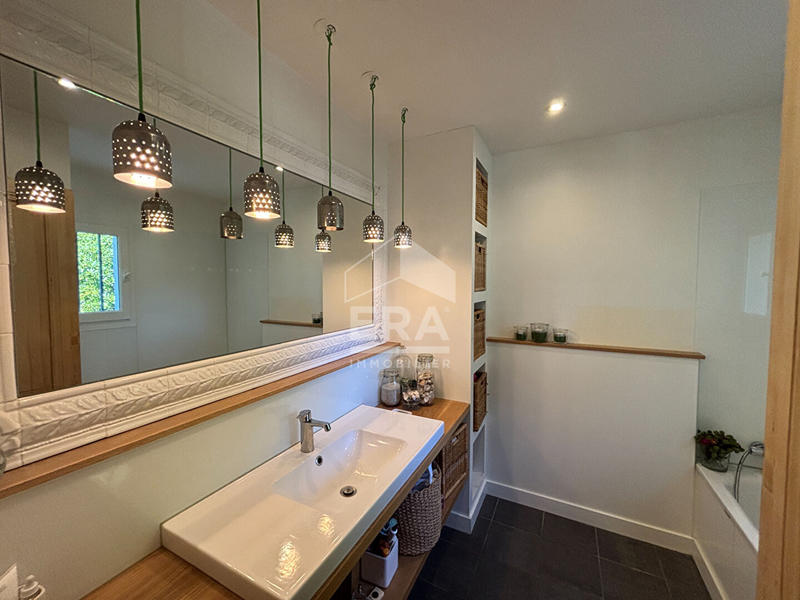 Maison - 182 m² - 6 pièces