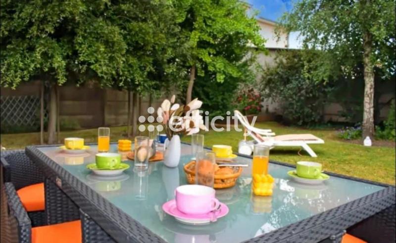 Pavillon - 121 m² - 7 pièces