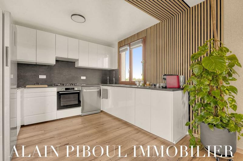 Maison traditionnelle - 91 m² - 4 pièces