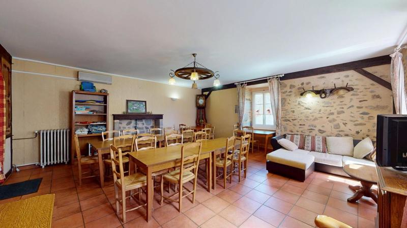 Maison - 240 m² - 11 pièces