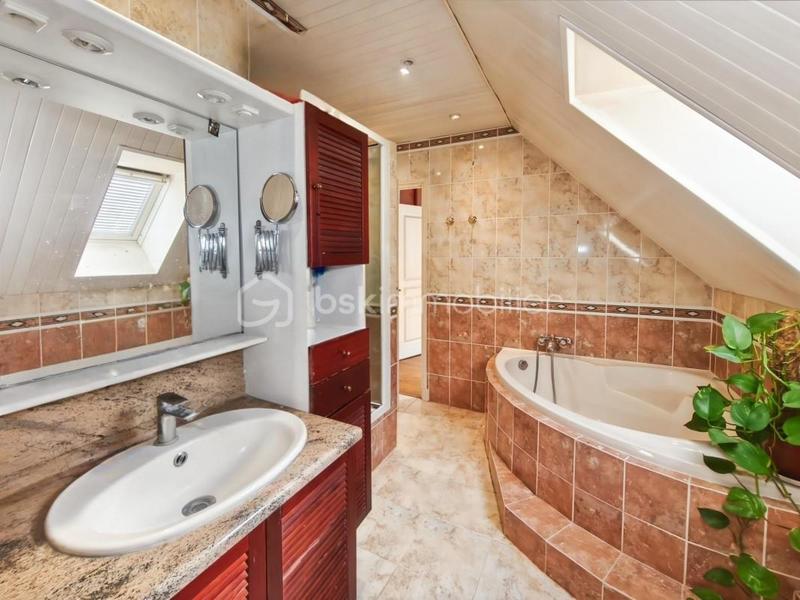 Maison - 144 m² - 7 pièces