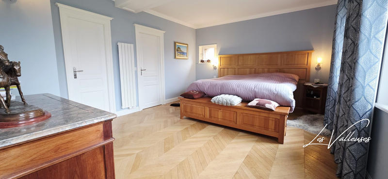 Maison - 300 m² - 8 pièces