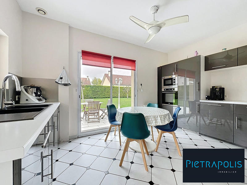 Maison - 180 m² - 8 pièces