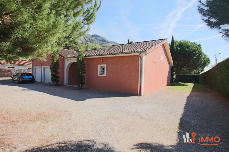 Maison - 200 m² - 6 pièces