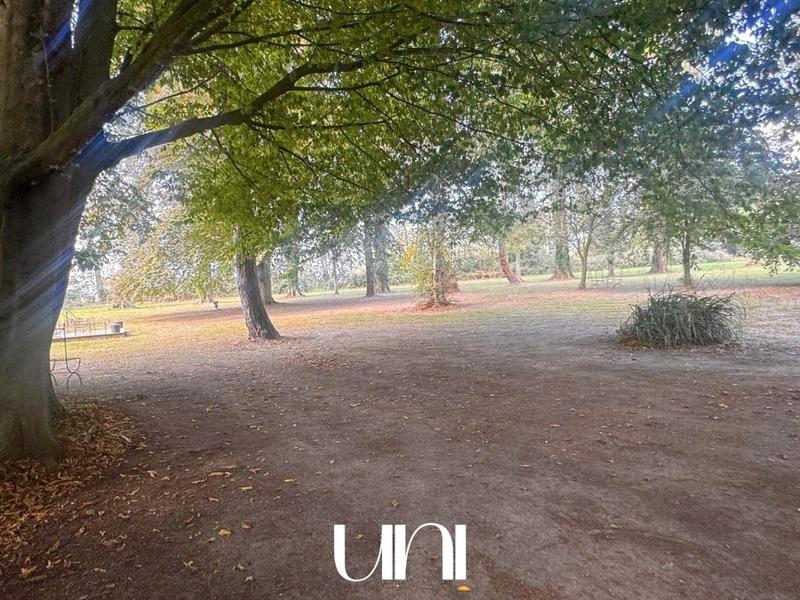 Maison - 650 m² - 22 pièces