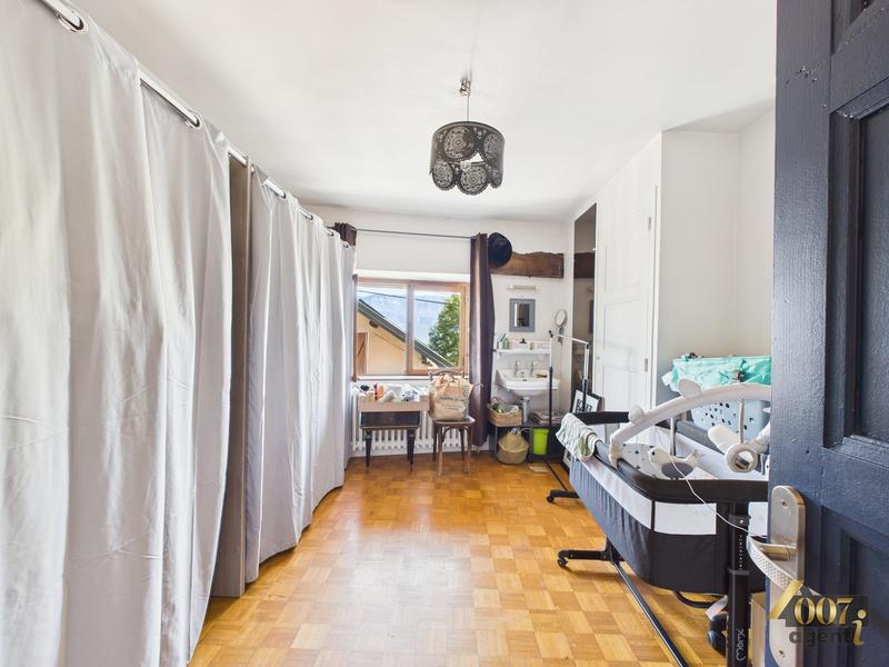 Maison - 225 m² - 8 pièces