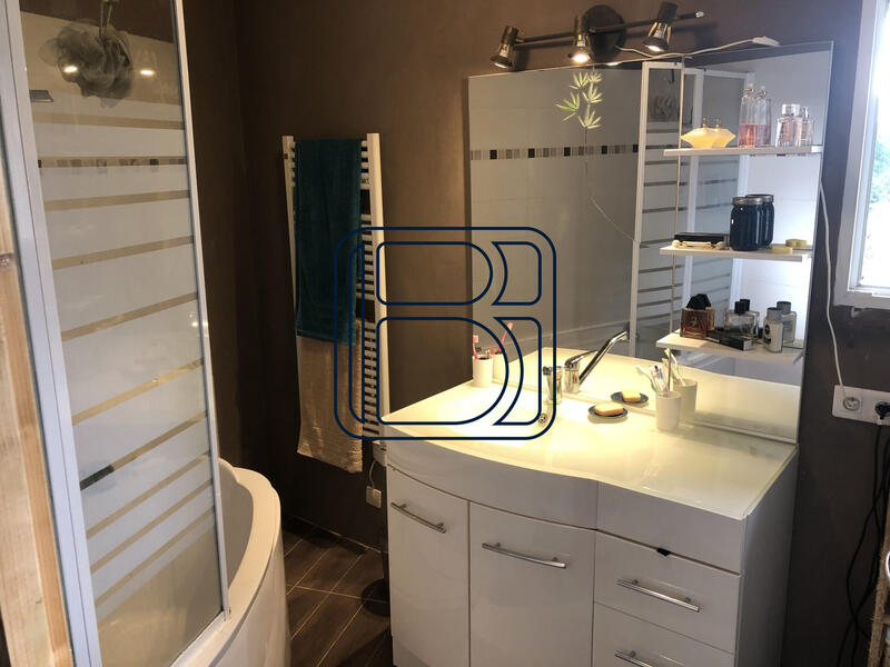 Maison - 122 m² - 8 pièces