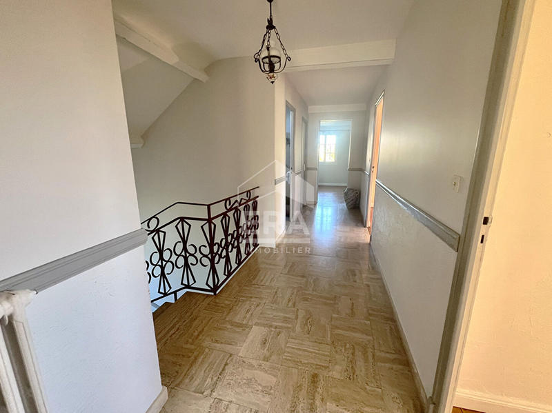 Maison - 198 m² - 8 pièces