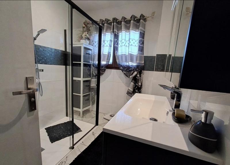 Maison - 93 m² - 4 pièces