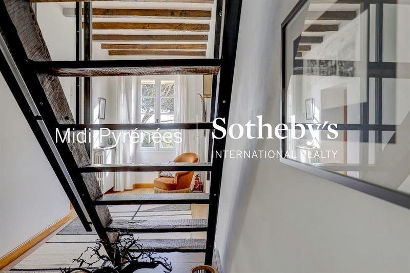 Maison - 440 m² - 12 pièces