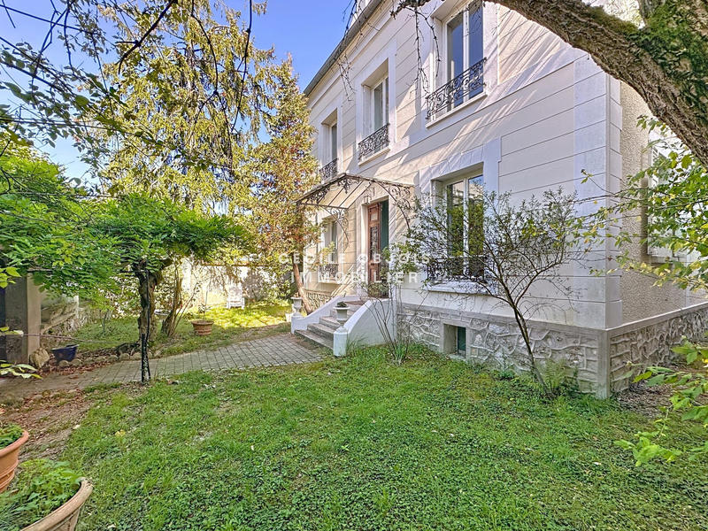 Maison - 147 m² - 9 pièces