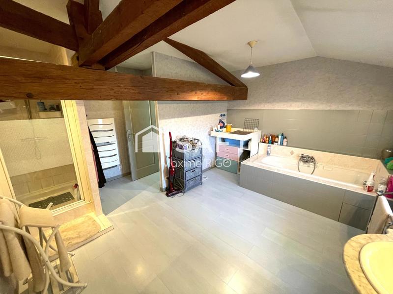 Maison - 220 m² - 8 pièces