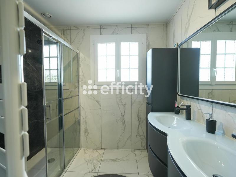 Maison - 210 m² - 7 pièces