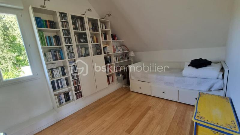 Maison traditionnelle - 180 m² - 5 pièces