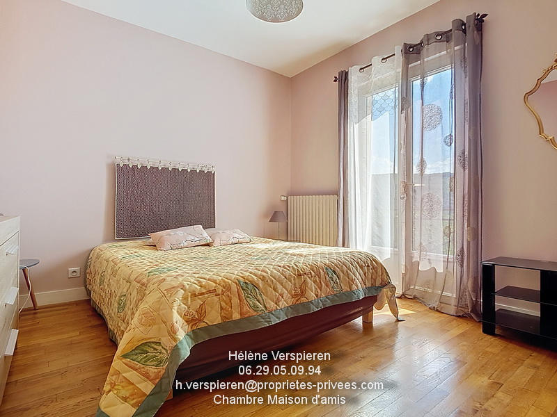 Maison - 223 m² - 12 pièces