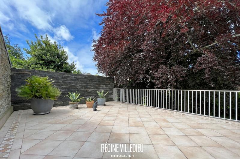 Maison - 372 m² - 11 pièces