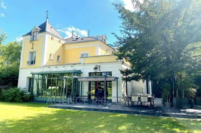 Maison - 326 m² - 12 pièces