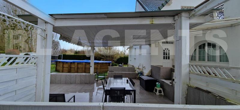 Propriété - 244 m² - 10 pièces