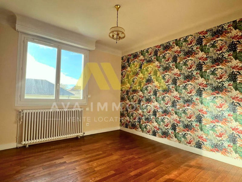 Maison - 202 m² - 8 pièces