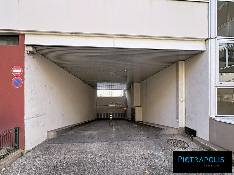 Parking / Garage - 19 m²