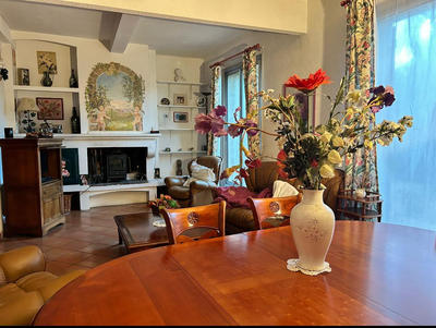 Maison - 280 m² - 8 pièces