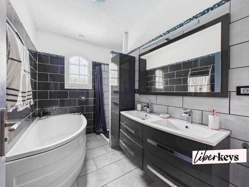 Maison - 133 m² - 6 pièces