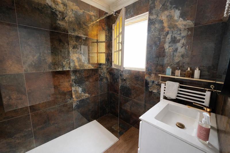 Villa - 180 m² - 6 pièces