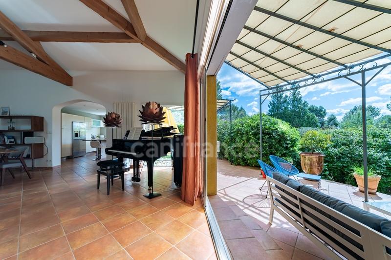 Maison - 300 m² - 9 pièces