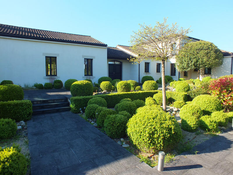 Maison d'architecte - 730 m² - 17 pièces