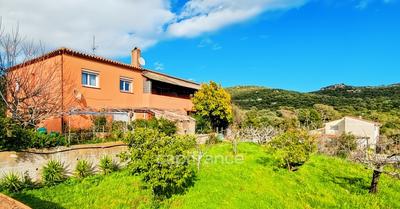 Maison - 299 m² - 11 pièces