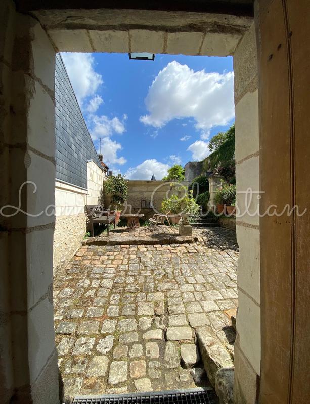 Maison - 360 m² - 13 pièces